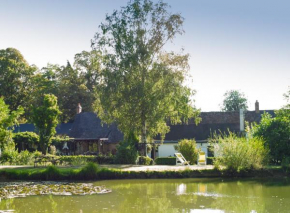 Hotels in Joué-en-Charnie